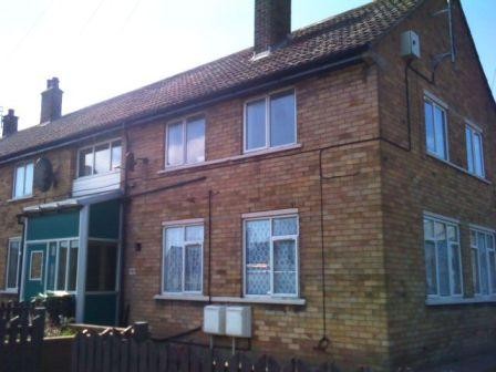 2 bedroom upper floor flat to rent Rede..