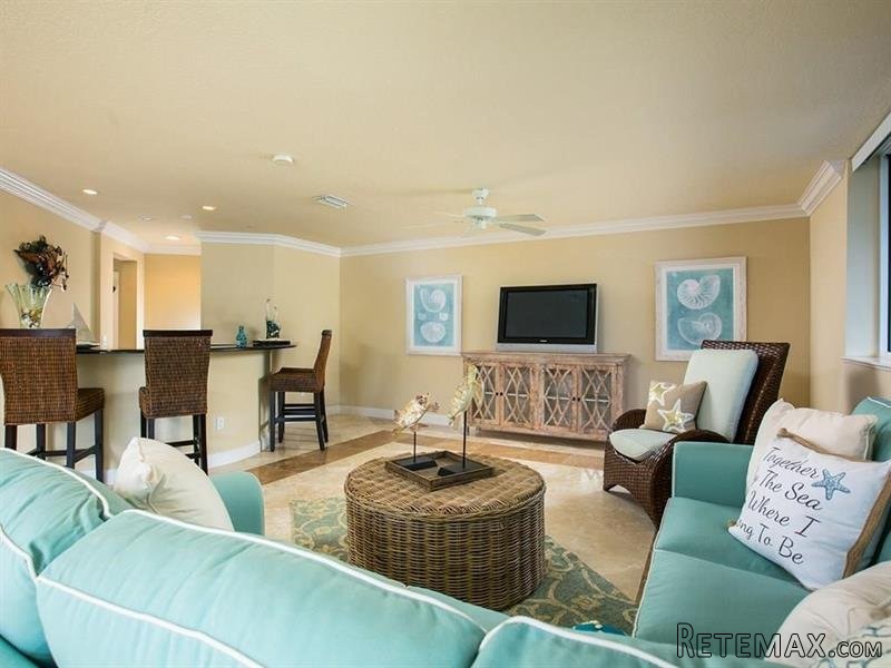 5 bedroom Flat For Sale: 3702 N Highway.. - 2