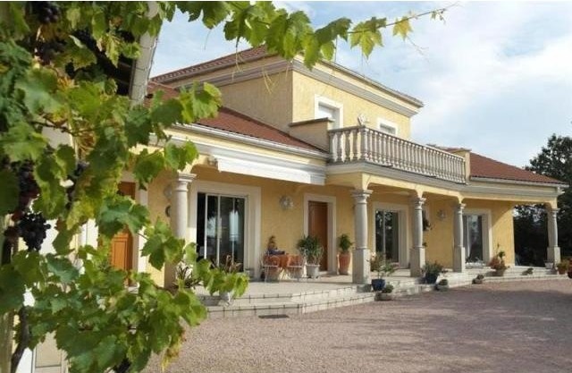 3 bedroom Villa For Sale: 63120..
