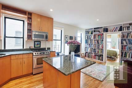 2 bedroom Apartment For Sale: 365 ST..