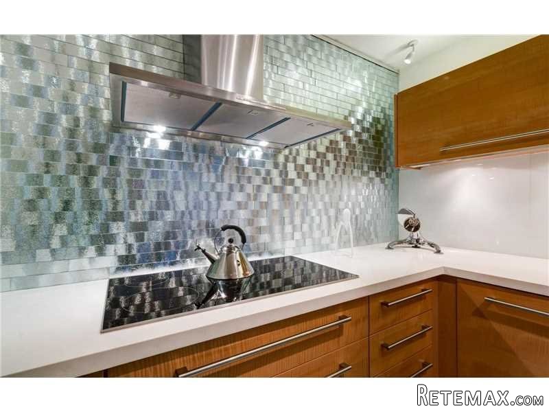 2 bedroom Flat For Sale: 11 Island Ave.. - 2