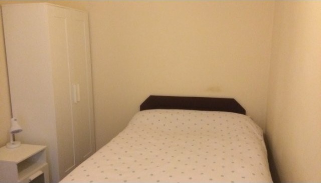 ROOM TO LET IN HOLLINSWOOD - ALL BILLS..