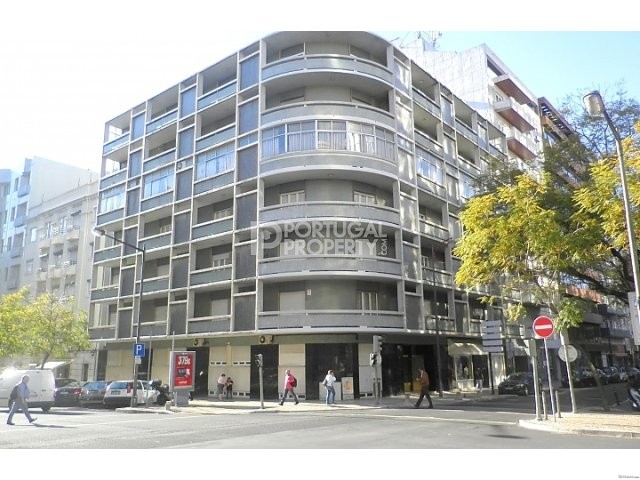 Superb 4 Bedroom Apartment in Av. 5..