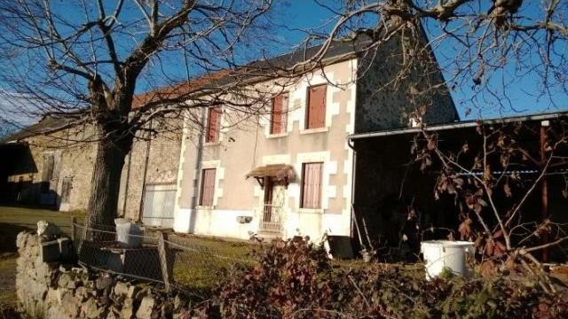 NO NEIGHBOUR, ON 5 HECT. attached, old..