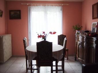 A Two Bedroom Chalet Style Bungalow.. - 2