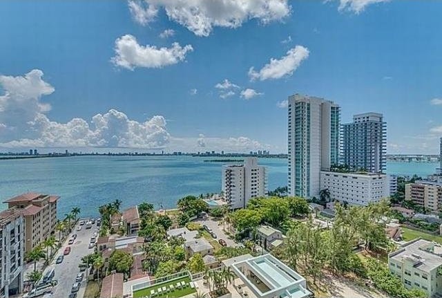3 bedroom Flat For Sale: 600 NE 27 ST #..