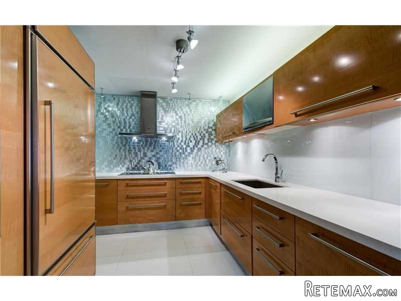 2 bedroom Flat For Sale: 11 Island Ave..
