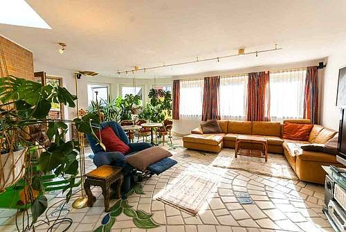 Spacious terrace apartment in the..