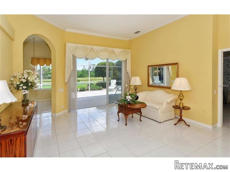 3 bedroom House For Sale: 886 Macaw.. - 2