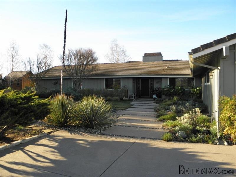 3 bedroom House For Sale: 1655 Cougar.. - 2