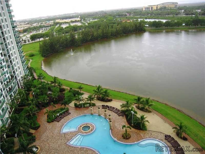2 bedroom Flat For Sale: 2641 N.. - 2