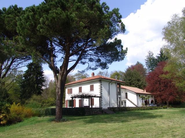 5 bedroom Villa For Sale: Leggiuno, IT - 2