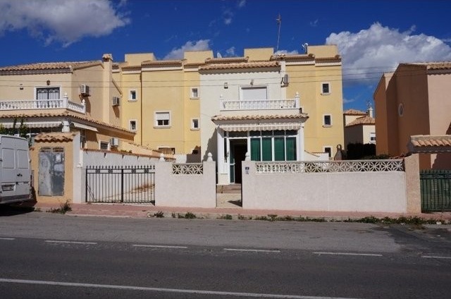2 Bedrooms - Villa - Alicante - For Sale