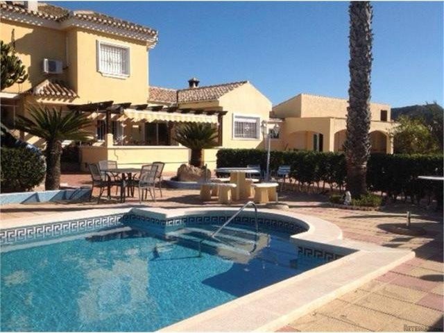 4 bedroom Villa For Sale: Detached..