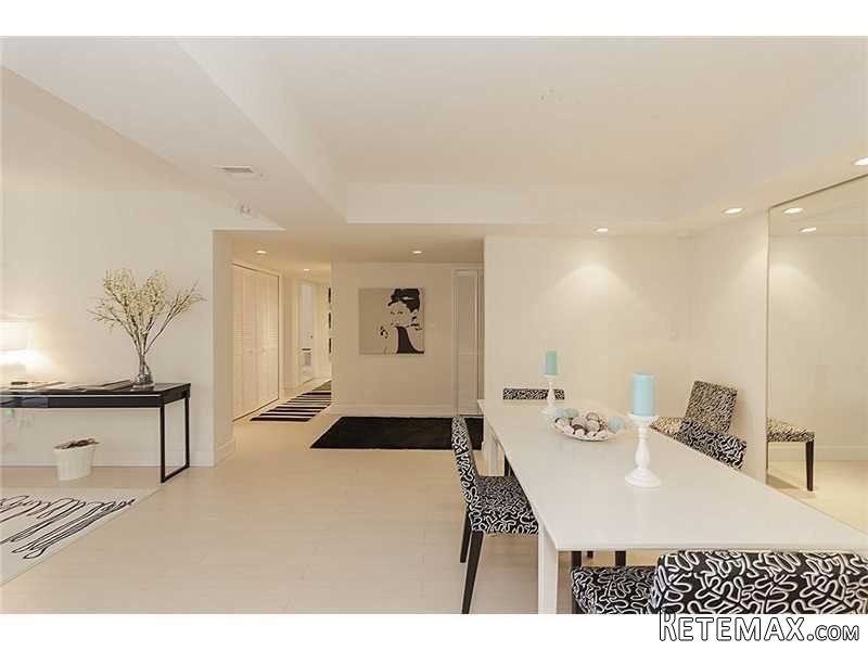 2 bedroom Flat For Sale: 2 GROVE ISLE.. - 2