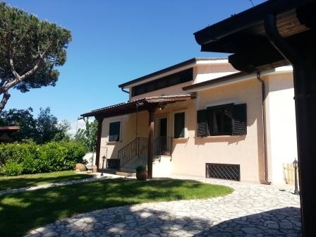 5 Bedrooms - Villa - For Sale