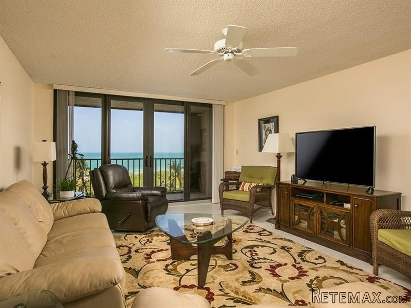2 bedroom Flat For Sale: 5047 N Highway..