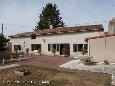 3 Bedroom Village Huse.