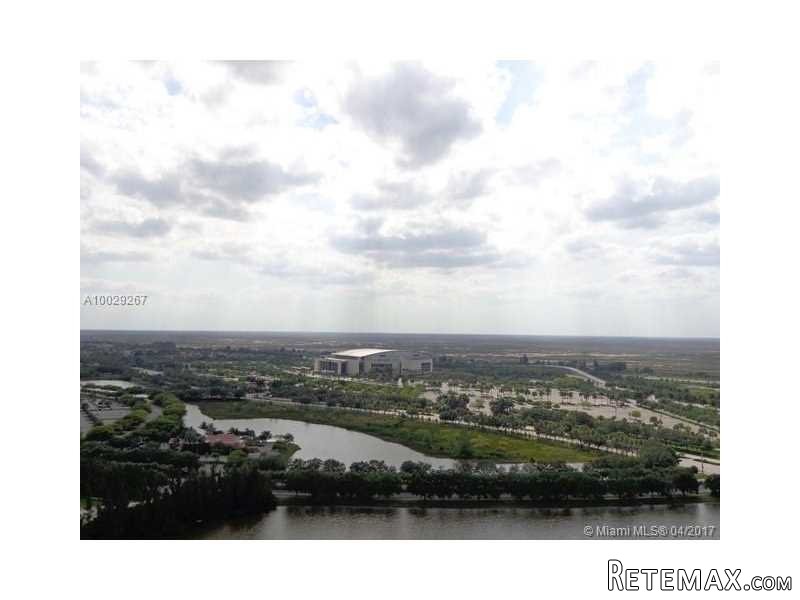3 bedroom Flat For Sale: 2641 N.. - 2