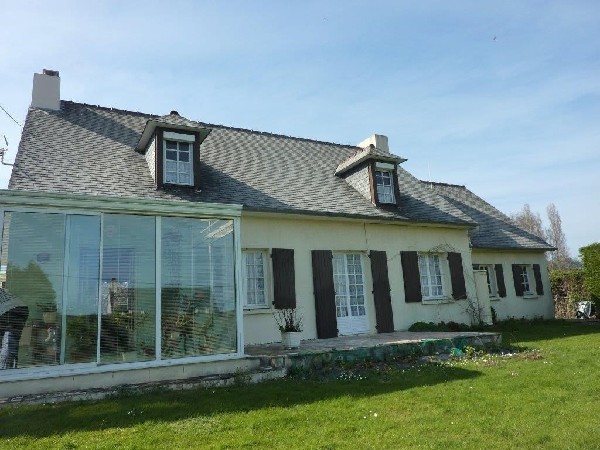 Neat & Tiday Traditional French House - 2