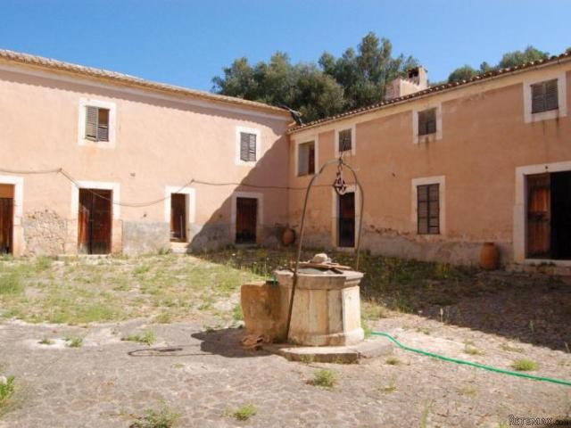 Historic estate dating back to the 13th.. - 2
