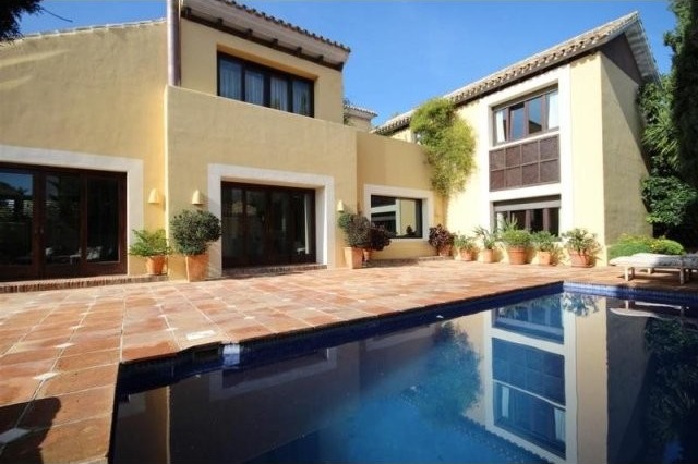 Villa - Fantastic villa facing..