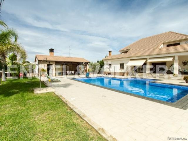 UNIQUE COUNTRY HOUSE WITH VIEWS OF THE.. - 2
