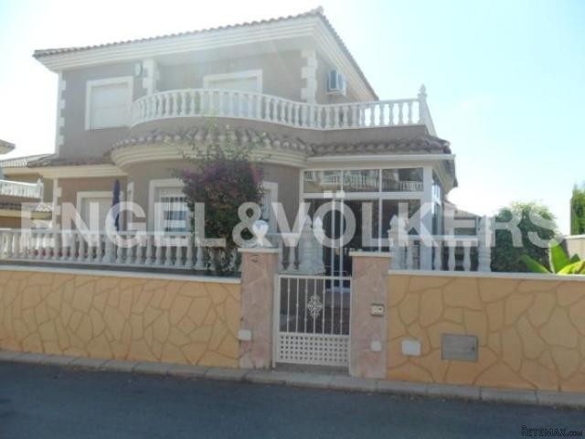 BEAUTIFUL VILLA IN NICE RESIDENTIAL - 2