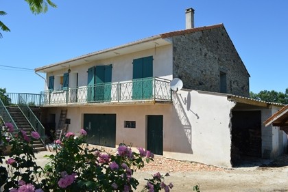 Modern build 3-bed property with 3800m²..