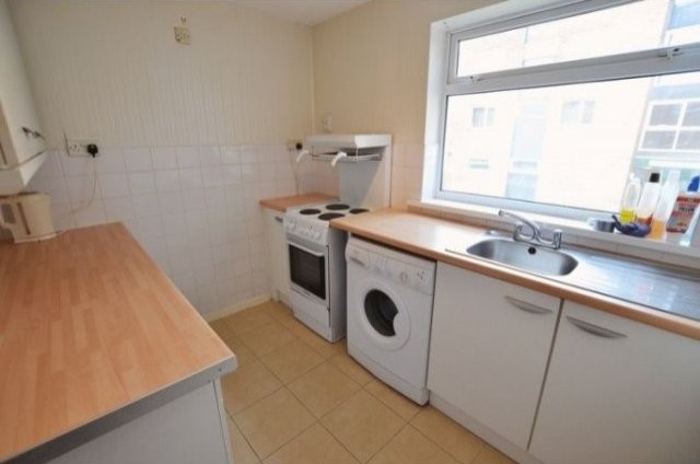 1 Bed Flat/Apartment To Let in.. - 2