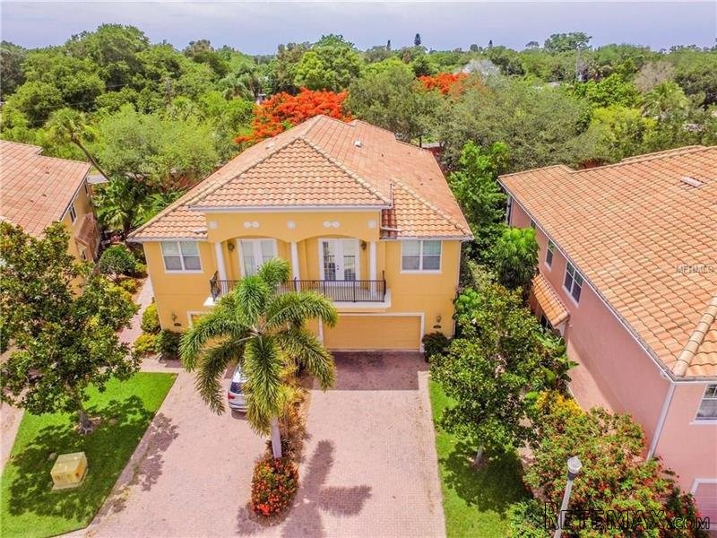 3 bedroom Property For Sale: 185 BANYAN..