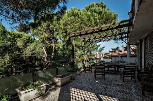 3 Bedrooms - Attic - For Sale