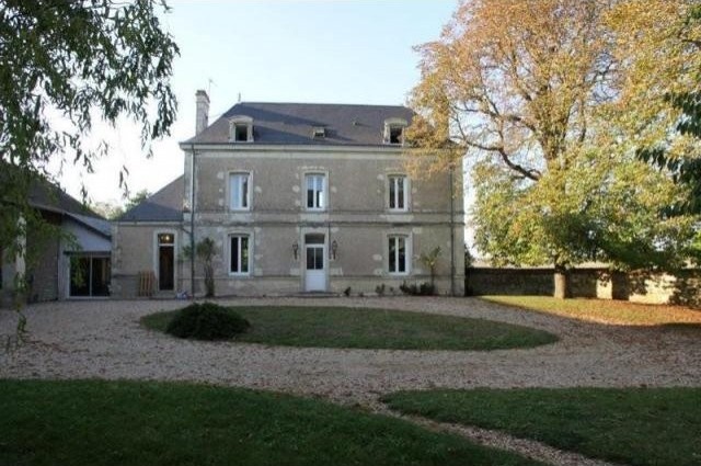 7 bedroom House For Sale: 86100 ENTRE..