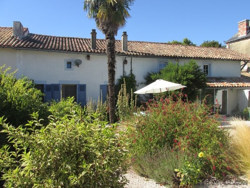 Longere With 4 Bedrooms And Gardens