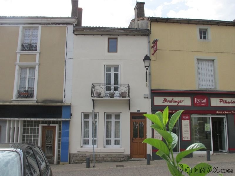 Terraced Town House With Walled Garden..