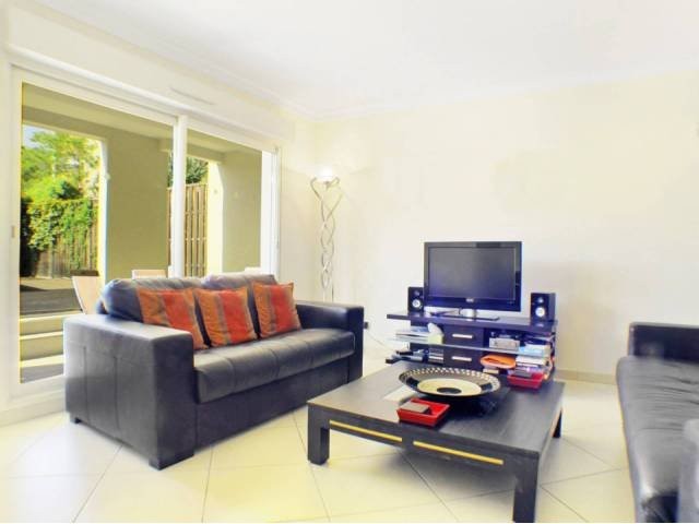 2 bedroom apartment for sale 395 000..