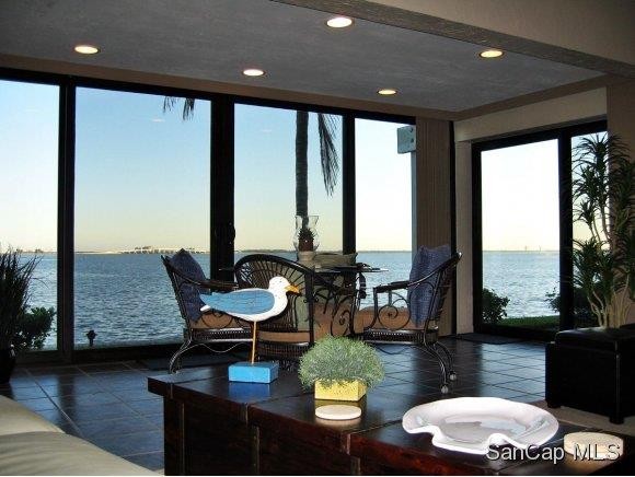 1 bedroom Condominium For Sale:..