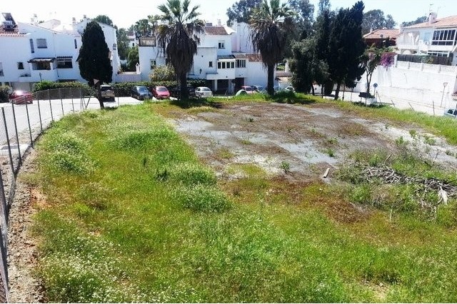 Plot for sale in Marbella East..