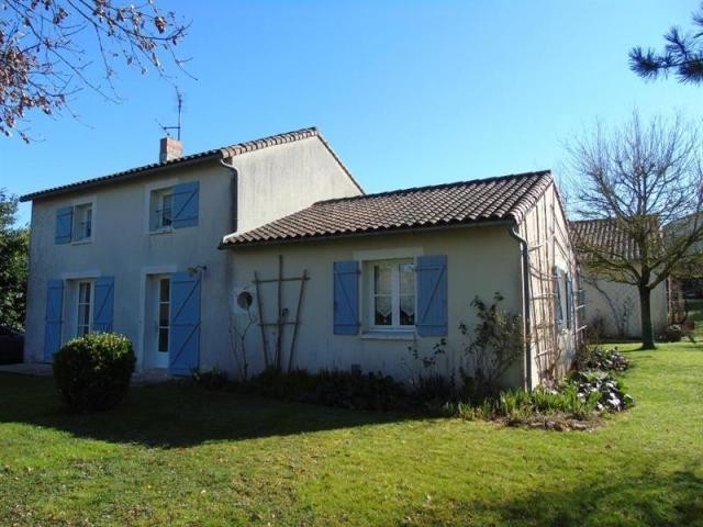 3 bedroom House For Sale: 86340 PROCHE.. - 2