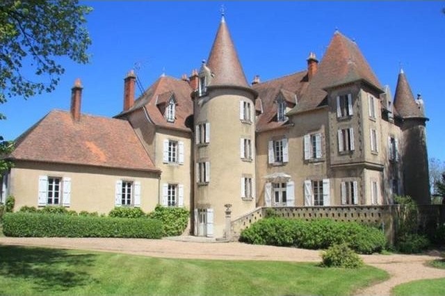 8 bedroom Castle For Sale: 63700..