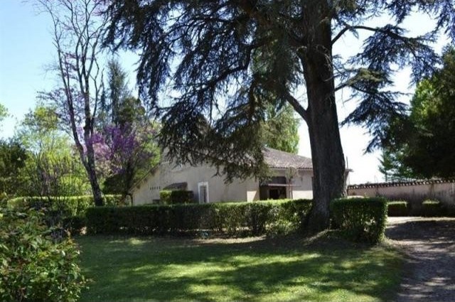 5 bedroom House For Sale: 16100 COGNAC - 2