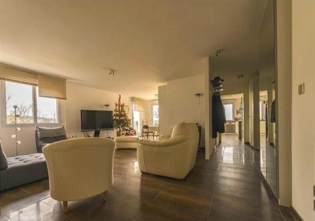 3 bedroom Flat For Sale: 63400.. - 2