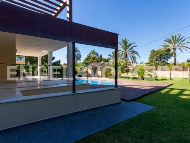 REDUCED- BEACHSIDE VILLA WITH EXQUISITE.. - 2