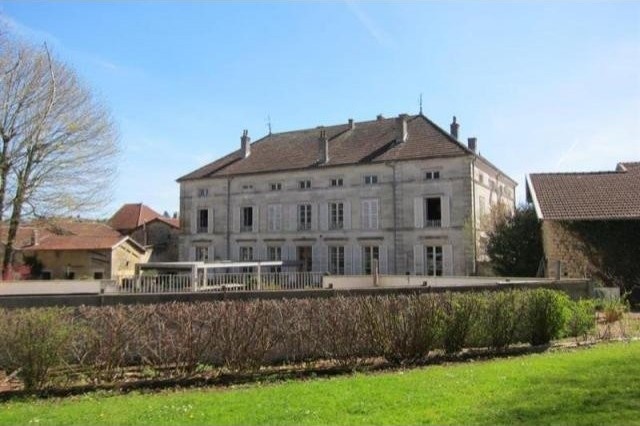 7 bedroom House For Sale: 52300..