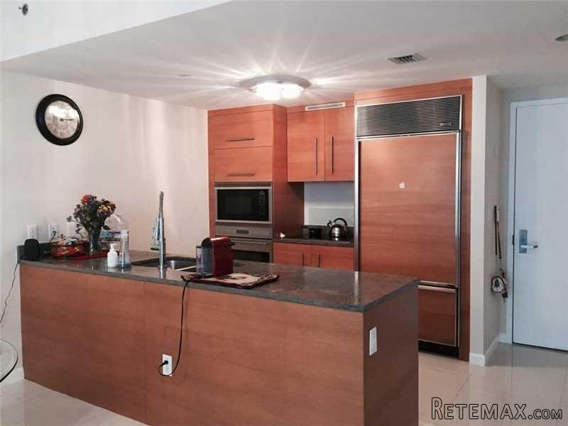 475 Brickell Av, Unit 3711, Miami, Fl..