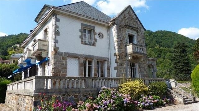 6 bedroom House For Sale: 19110 BORT..