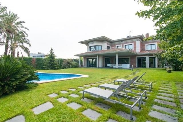 5 bedroom Terraced House For Sale:..