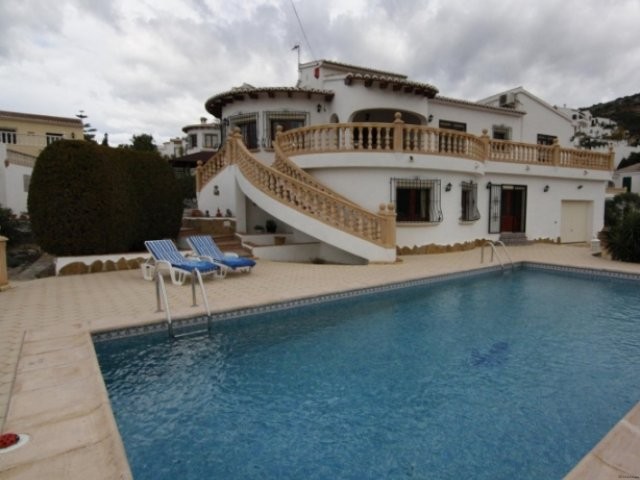 4 Bedrooms - Villa - Alicante - For Sale