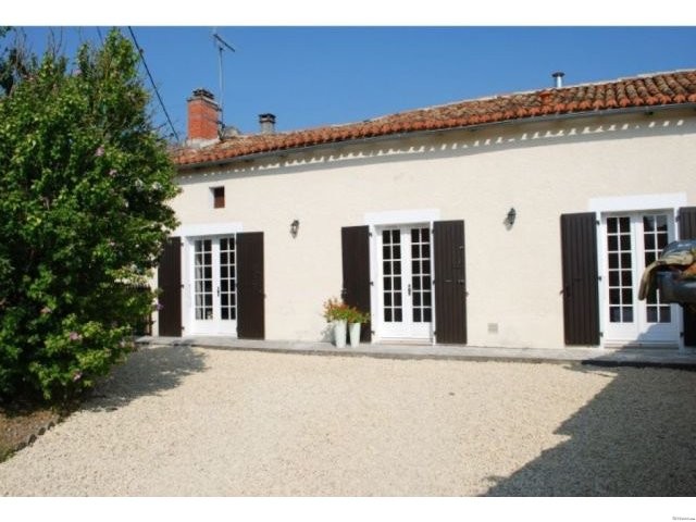 3 bedroom Single storey house, near all..