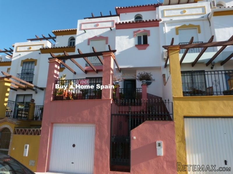 3 bedroom, 2 bathroom Townhouse, (build..